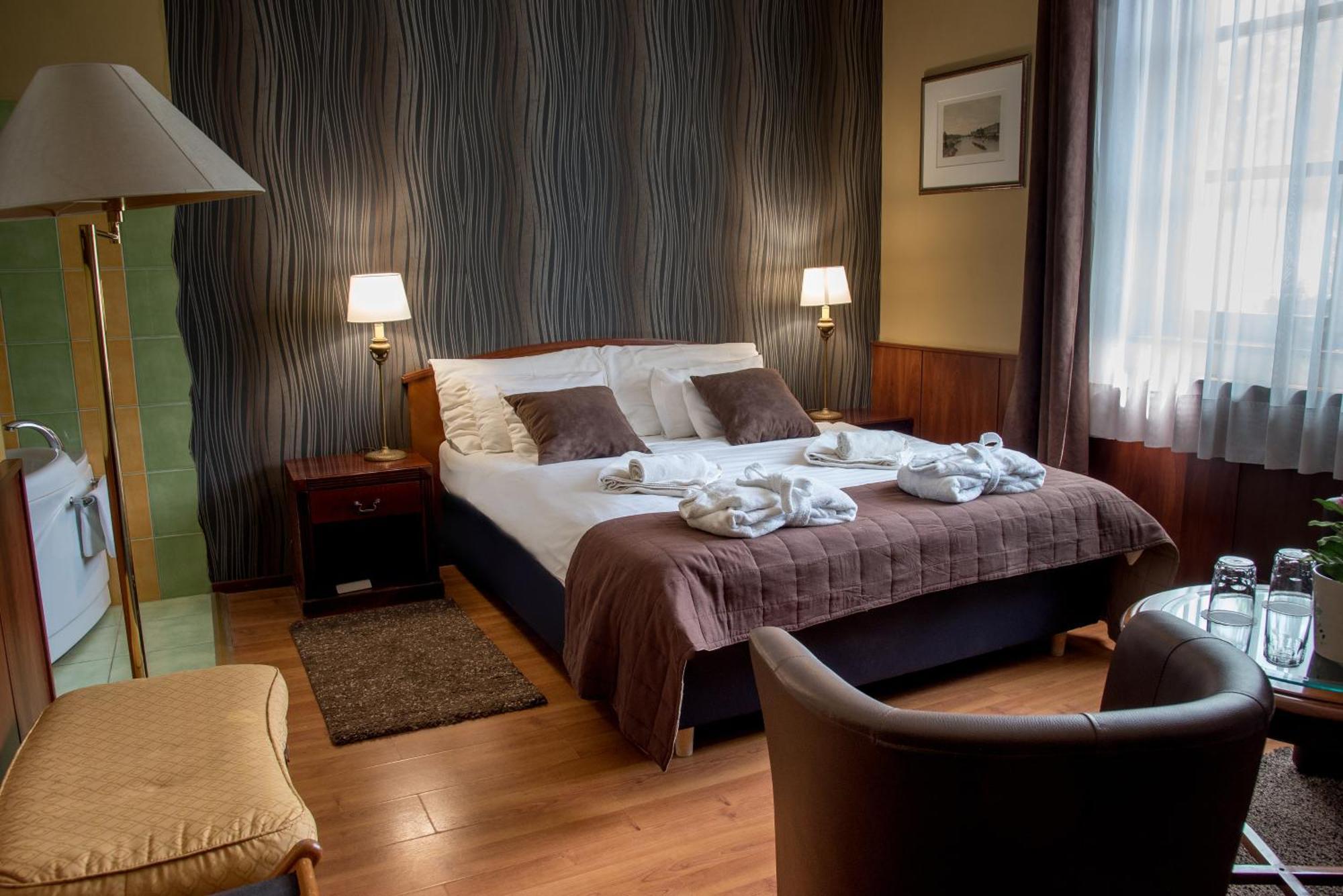 מונור Nyerges Hotel Termal Superior מראה חיצוני תמונה