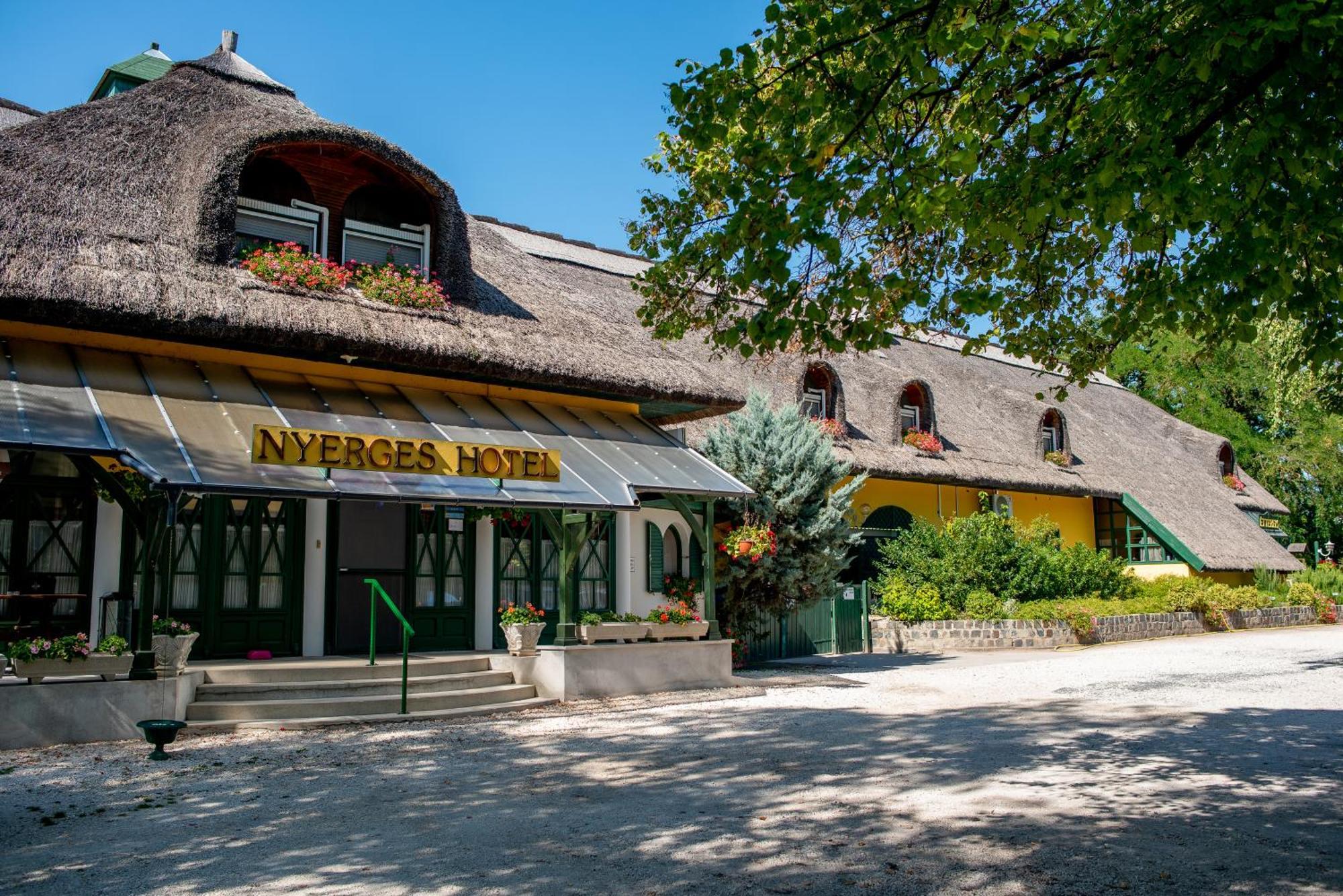 מונור Nyerges Hotel Termal Superior מראה חיצוני תמונה